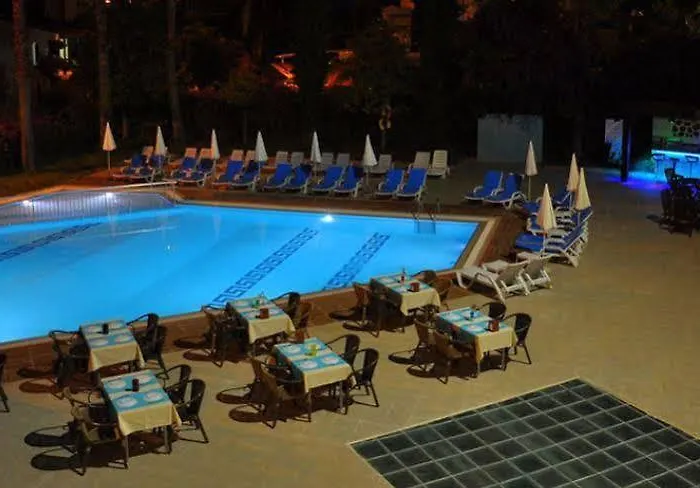 ホテル (adults Only) 4*